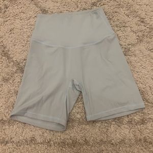 Kamo Fitness FearherLite Enhance Shorts 6”, size small.